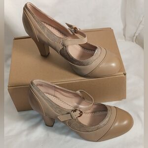 Journee Collection Siri Tan Pumps NWT NIB